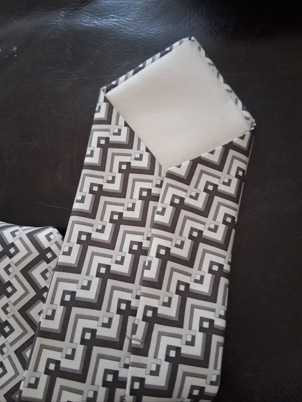 Authentic Hermes Tie - Picture 8 of 8
